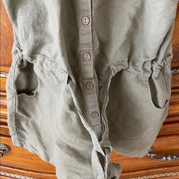 Green linen romper - Picture 2 of 5